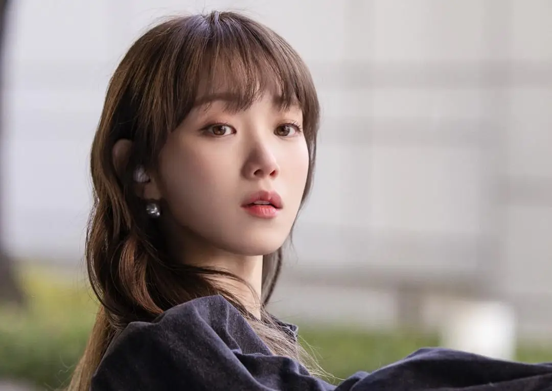 Lee-Sung-Kyung-in-the-drama-In-Your-Radiant-Season